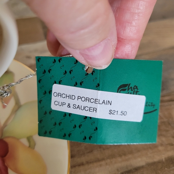 Floral Orchid Gold Trim  Porcelain Coffee Tea Cups with Saucers. Set of 4 - Picture 3 of 7